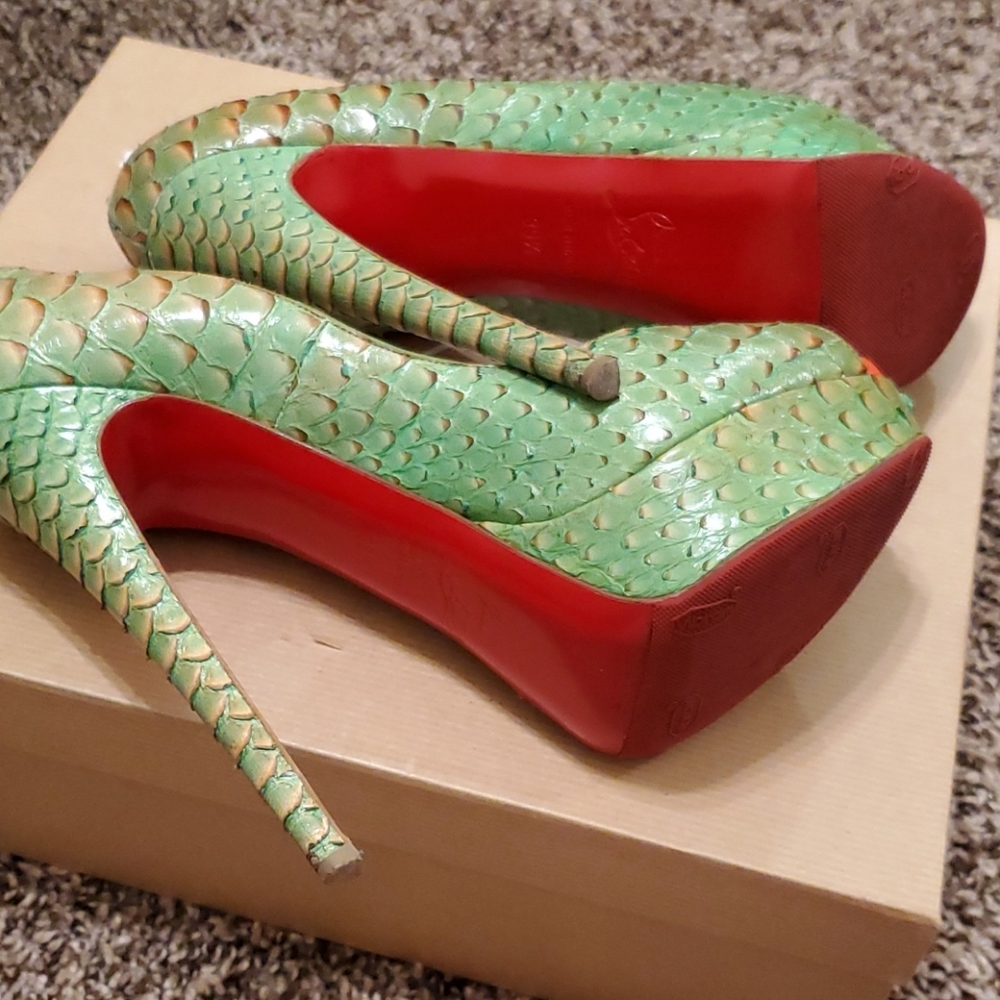 louboutin lady peep